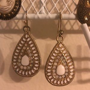 White and gold dangling earrings